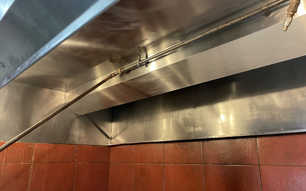 Hotte murale après le nettoyage