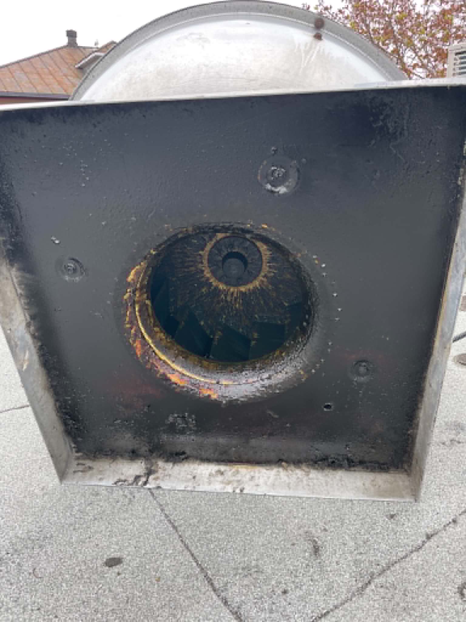 Ventilateur de toit avant le nettoyage